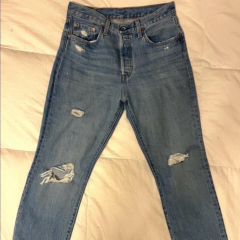 Levi 501s size 28!